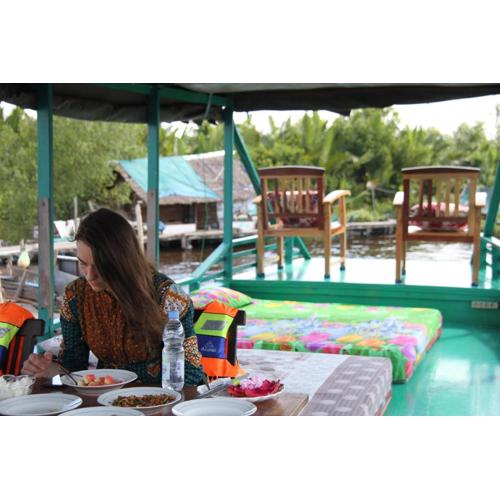 Orangutan Kelotok Houseboat for 6 person