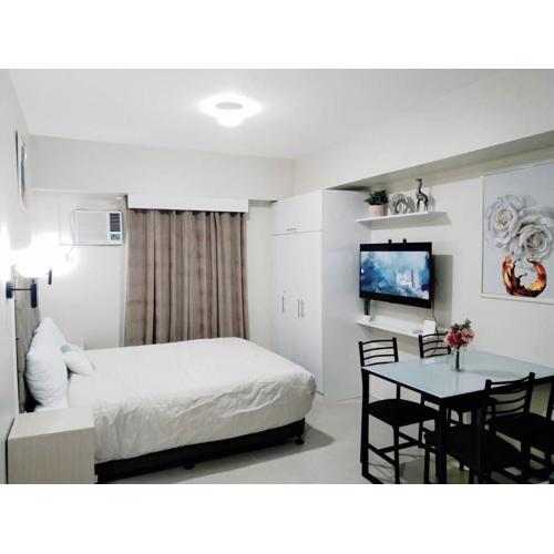 Outdoor Pool Studio Sleeps 2 - Tv Aircon