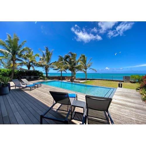 Outstanding waterfront apartment