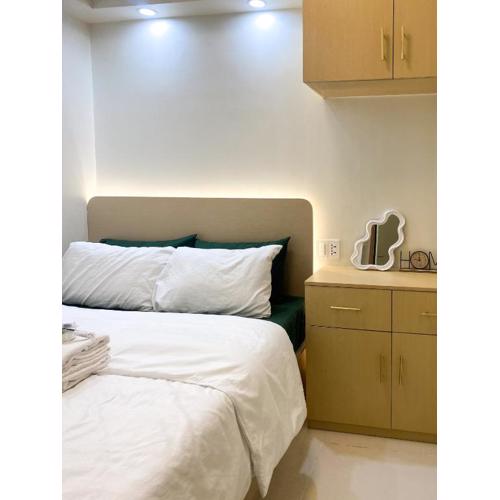 Oval Shore Residences 1BR by JBCo