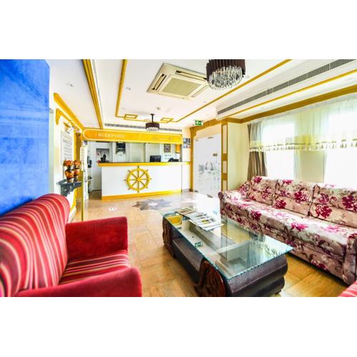 OYO 137 Marina Hotel