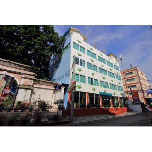 OYO 410 Diamond Boutique Hostel