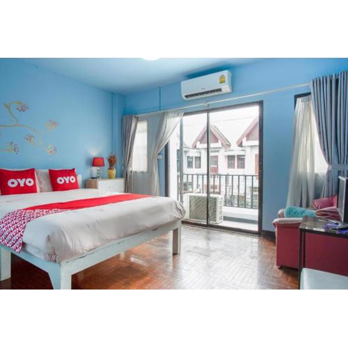 OYO 75303 V Home Guesthouse Sunday Night Market