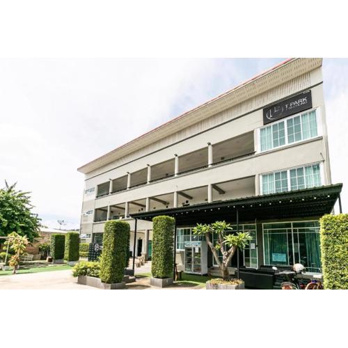 OYO 75305 T Park Pak Chong