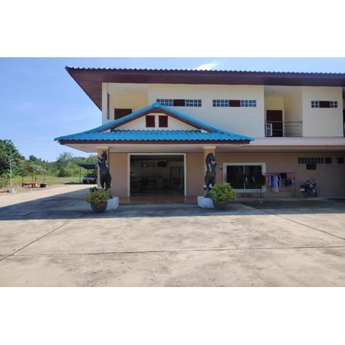 OYO 75334 Train Hotel