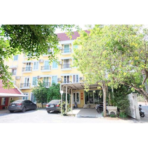 OYO 75429 '101 place navanakorm'