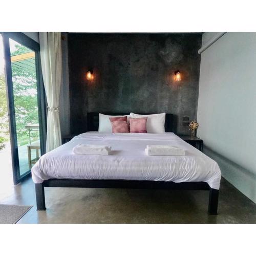 OYO 75530 By the dam cafe and farmstay