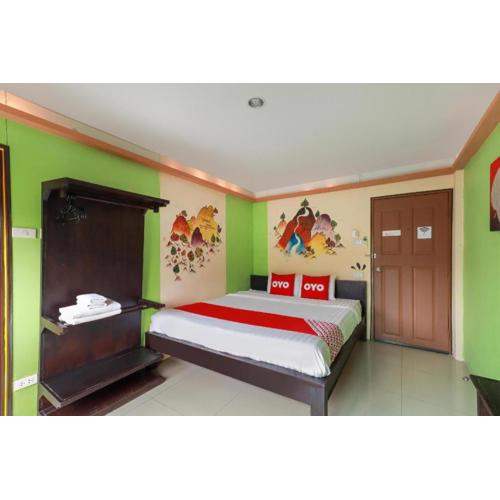 OYO 768 First Station Hotel