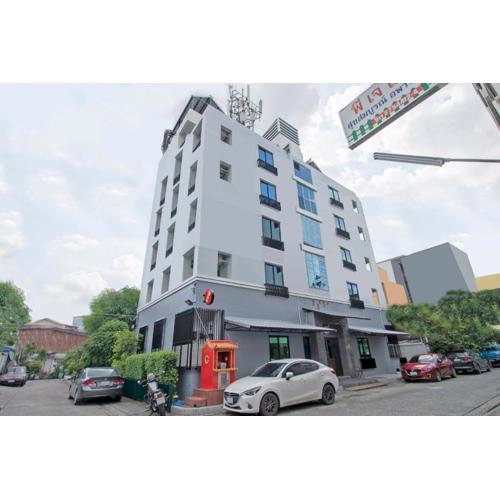OYO 818 Suksomboon Residence
