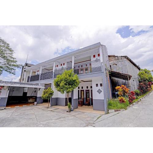 OYO 90405 Penginapan Sasti Kuningan