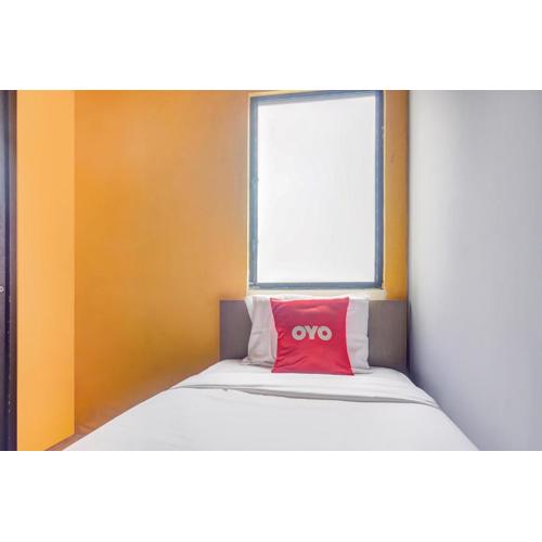 OYO 90949 Apartement Cibubur Village Kaisar Property