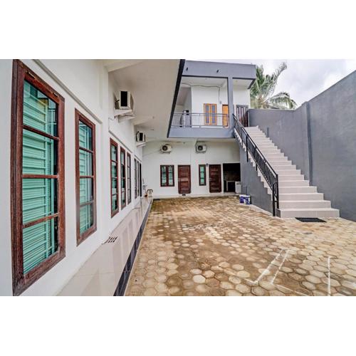 OYO 92057 Reny Kost Syariah