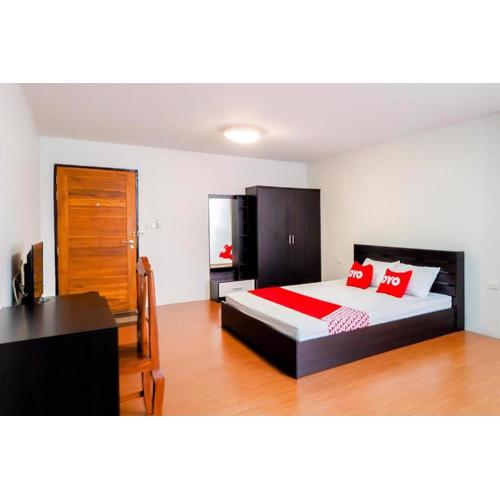 OYO 935 The Palm Apartment