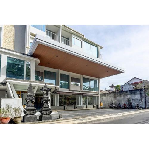 OYO 94723 Premium Legian Hotel