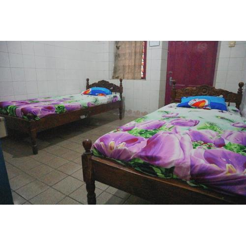 OYO Life 1972 Aman Family Inn Syariah