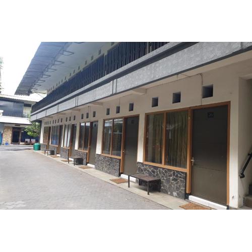 OYO Life 2090 Ratna Backpacker Syariah