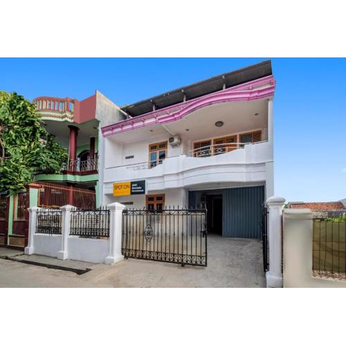 OYO Life 2412 Mandala Residence