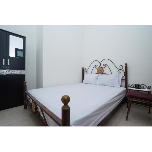 OYO Life 2498 Kost Putri Purimas 23