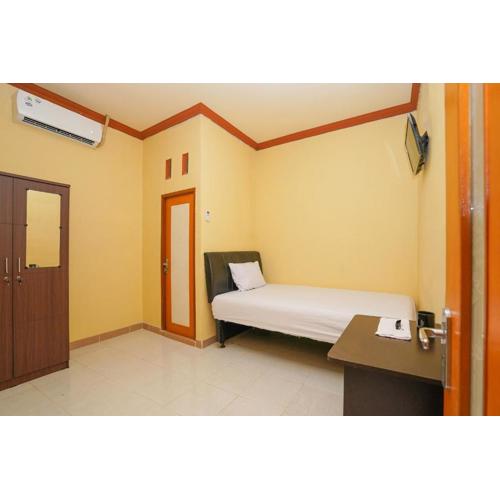 OYO Life 2619 Kost Keluarga Cemara