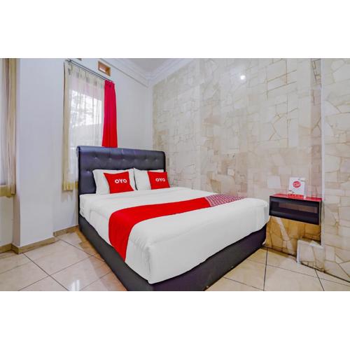 OYO Life 90035 Merci Club