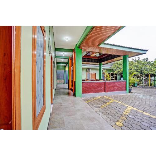 OYO Life 92043 Kost Barokah Syariah Madiun