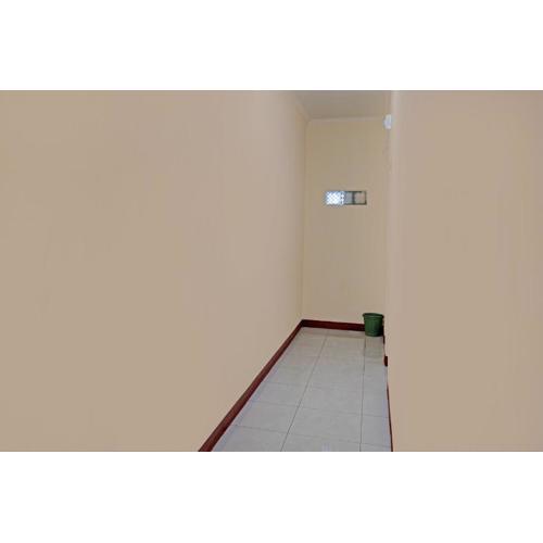 OYO Life 92546 Kost Merah Bojongsoang Syariah