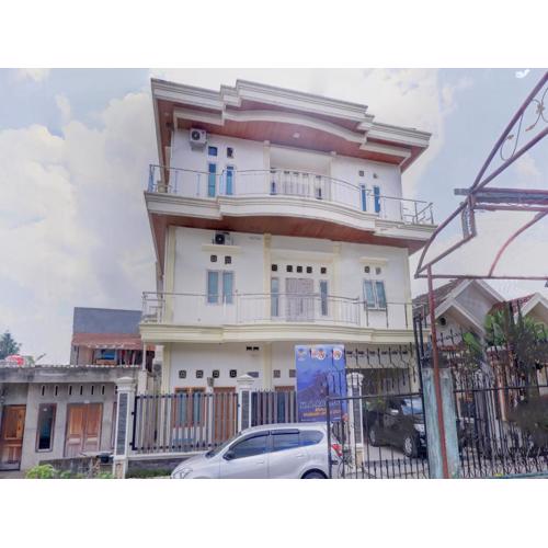 OYO Life 92637 Kost Arya Exclusive