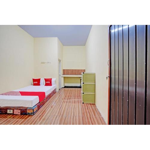 OYO Life 92920 Rumah Kost Azca