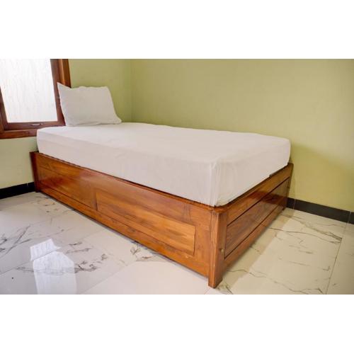 OYO Life 92922 Kost Bu Mala 1 Syariah