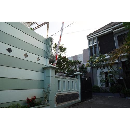 OYO Life 93045 Kost Putra Bu Ketut