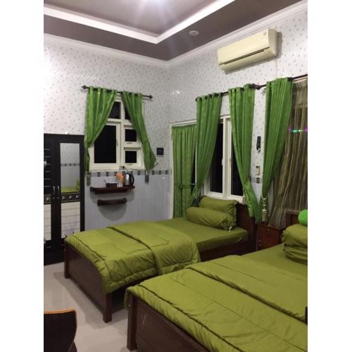 OYO Life 93055 Fathin Hotel