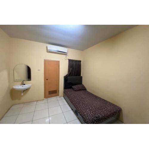 OYO LIfe 93129 Kost Mangga