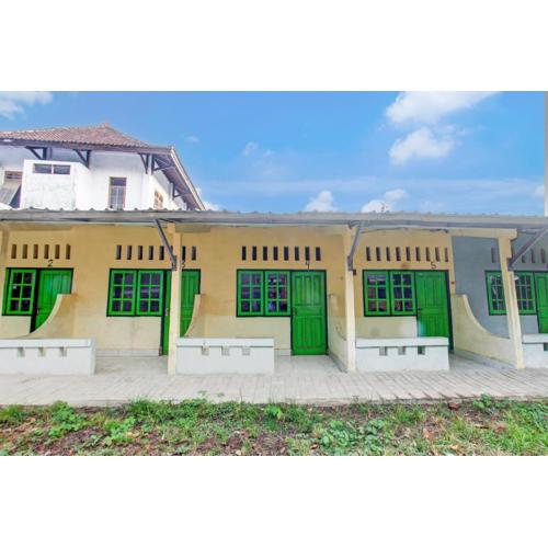 OYO Life 93256 Kos Meninting