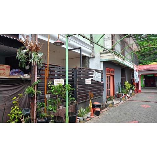 OYO Life 93382 Gajayana Kost Female Only Syariah