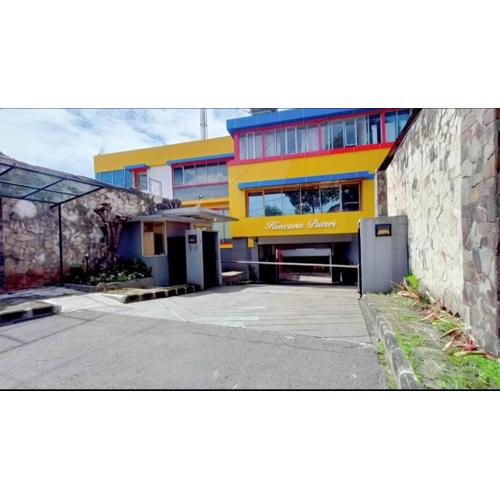 OYO Life 93383 Wisma Kencana Puteri