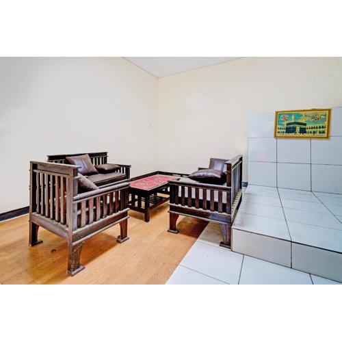 OYO LIFE 93634 Penginapan D'palinggihan Syariah