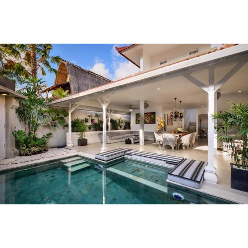 Ozamiz Villa Seminyak by Villas R Us