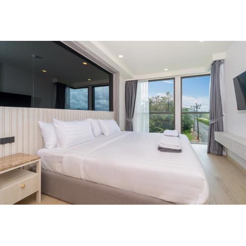 Ozone 2 Bed Condominium in Splendid Laguna Area