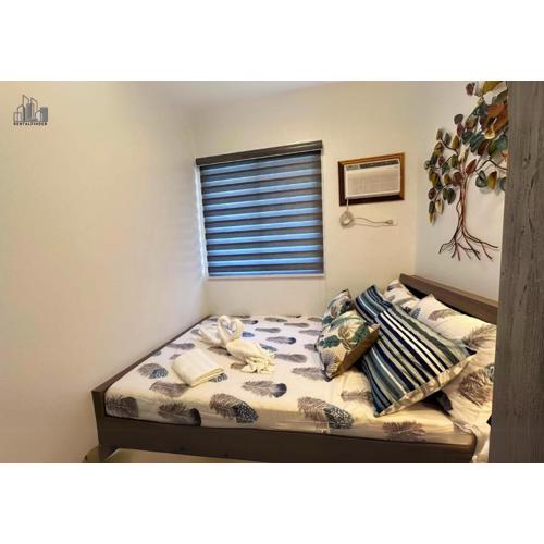 Palawan Family Getaway 2BR Condo with a Balcony, FREE Pool, Gym, Parking - B2 5Moonstone