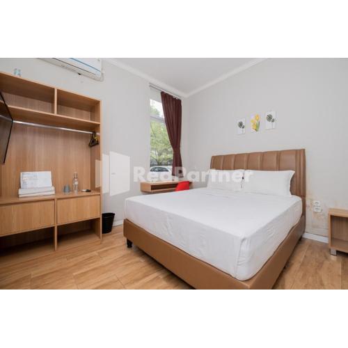 Palm Eight Mitra RedDoorz