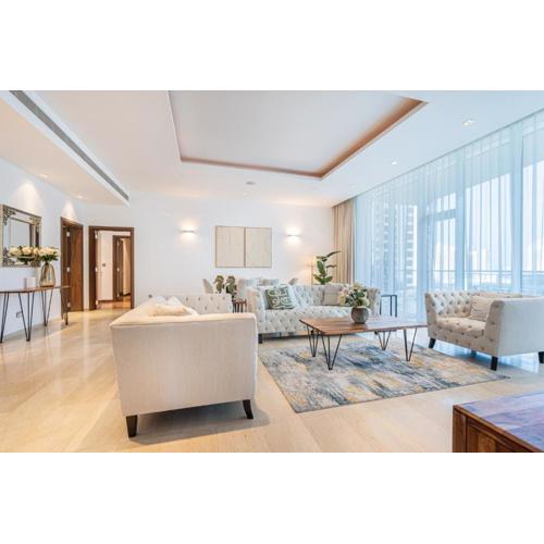 Palm Home next to Nakheel Mall with Private Beach