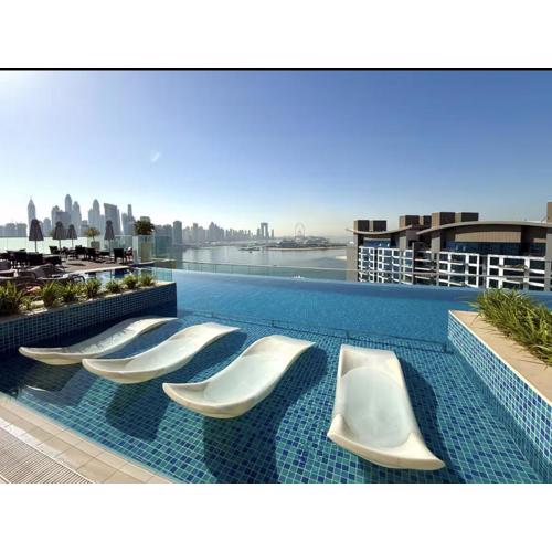 Palm Jumeirah Beachfront apartment with rooftop Infinity pool and Atlantis view