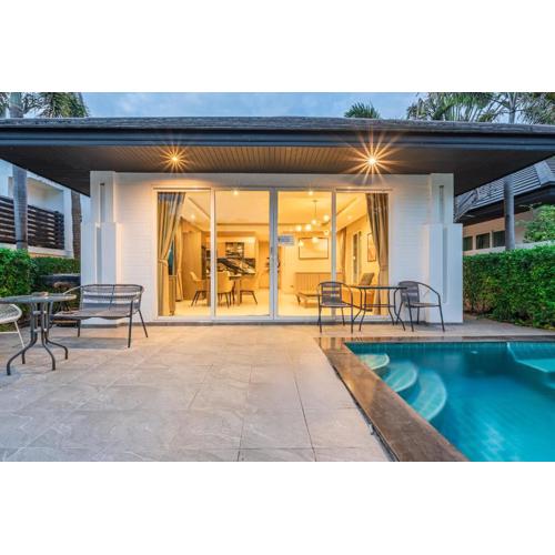 Palm Oasis Pool Villa by Pattaya Holiday