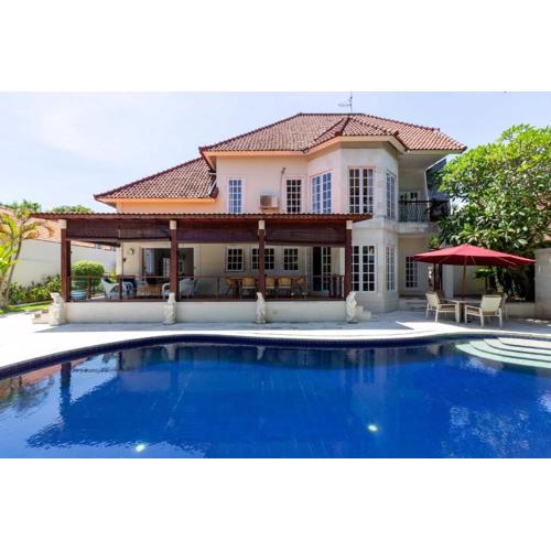 Palm Villa A Paradise for Families and Friends in Sanur