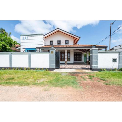 Palmstone House- Entire 3Bed Home with AC and Parking