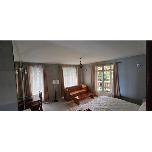 Palomino Reserve,Karen