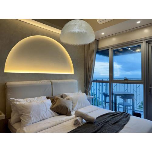 Panoramic Seaview 2BR near Airport Facing the Bay 6G