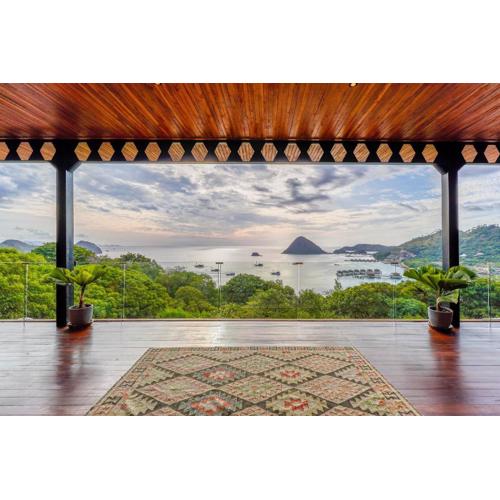 Paradise Garage Komodo Villa