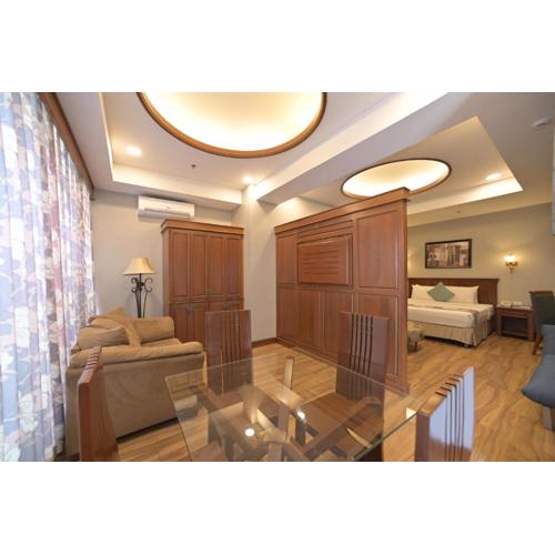 Paragon Hotel and Suites