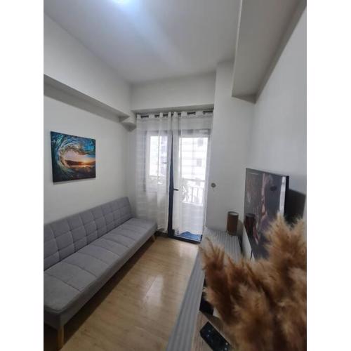 Paranaque City Chic Corner Condo Retreat